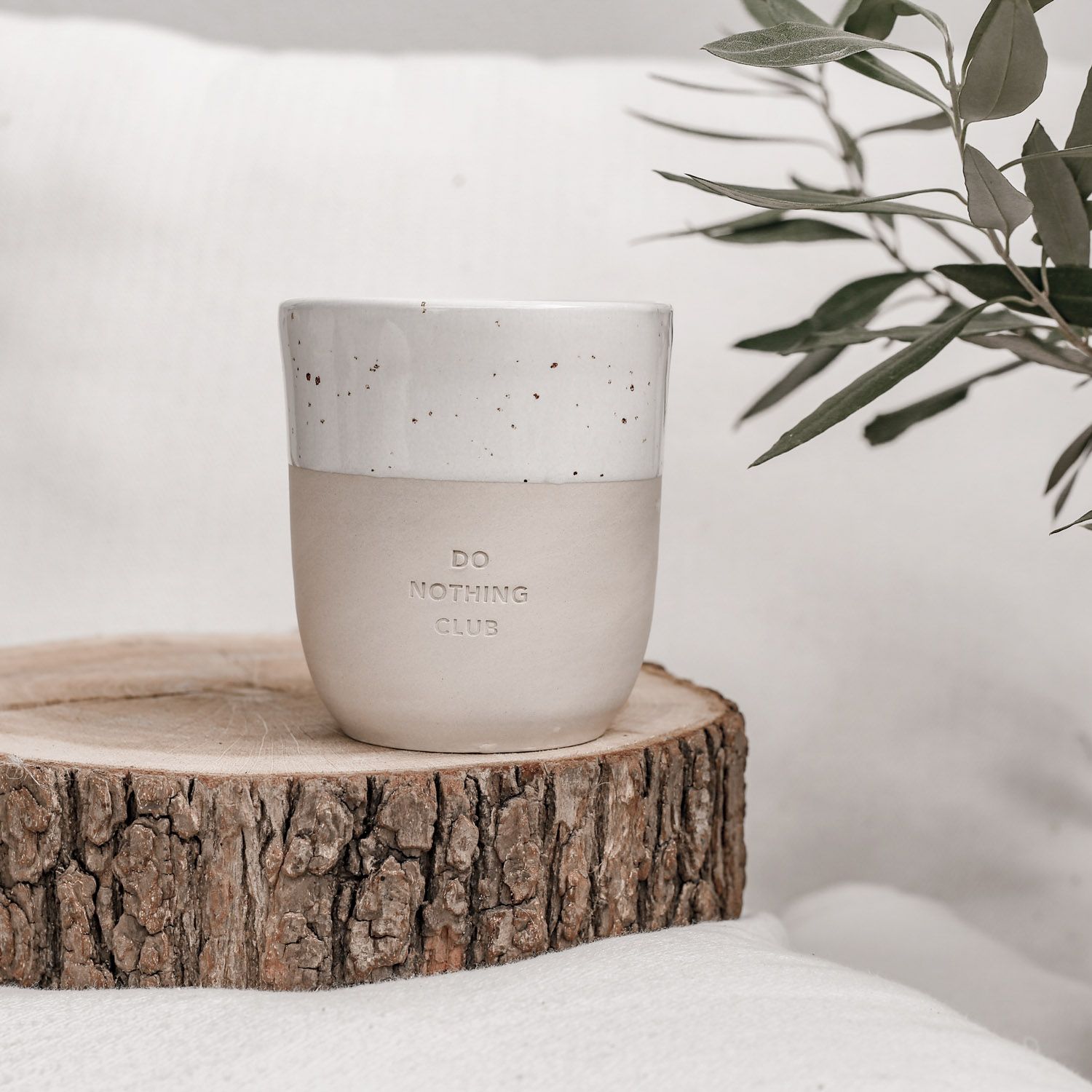 Handgefertigter Steingut Becher Do Nothing Club